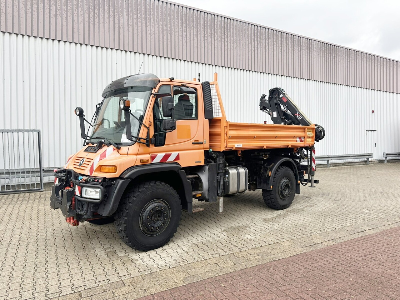 Лекотоварен автомобил Unimog U500 4x4 U500 4x4 405/40 mit Heckkran Hiab 077-1 HiDuo, absattelbar, Funk: снимка 8 Лекотоварен автомобил Unimog U500 4x4 U500 4x4 405/40 mit Heckkran Hiab 077-1 HiDuo, absattelbar, Funk: снимка 8