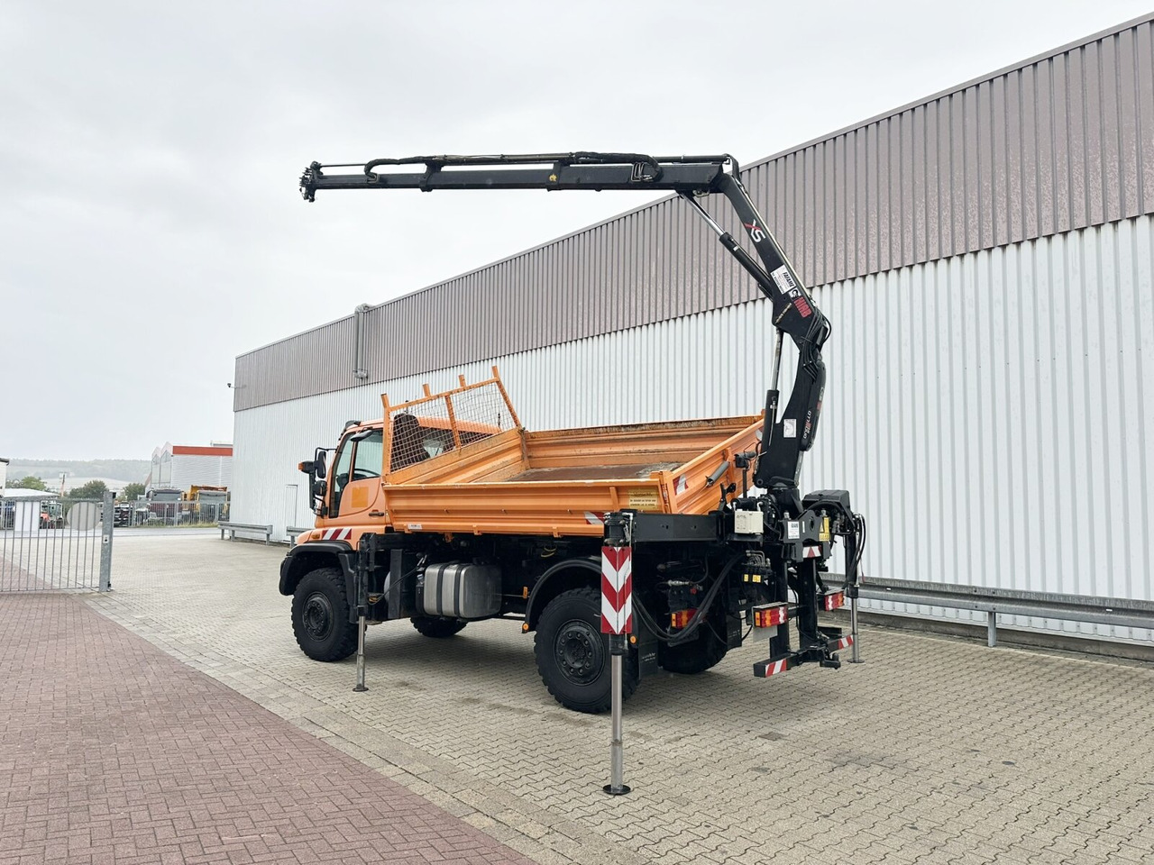 Лекотоварен автомобил Unimog U500 4x4 U500 4x4 405/40 mit Heckkran Hiab 077-1 HiDuo, absattelbar, Funk: снимка 9 Лекотоварен автомобил Unimog U500 4x4 U500 4x4 405/40 mit Heckkran Hiab 077-1 HiDuo, absattelbar, Funk: снимка 9
