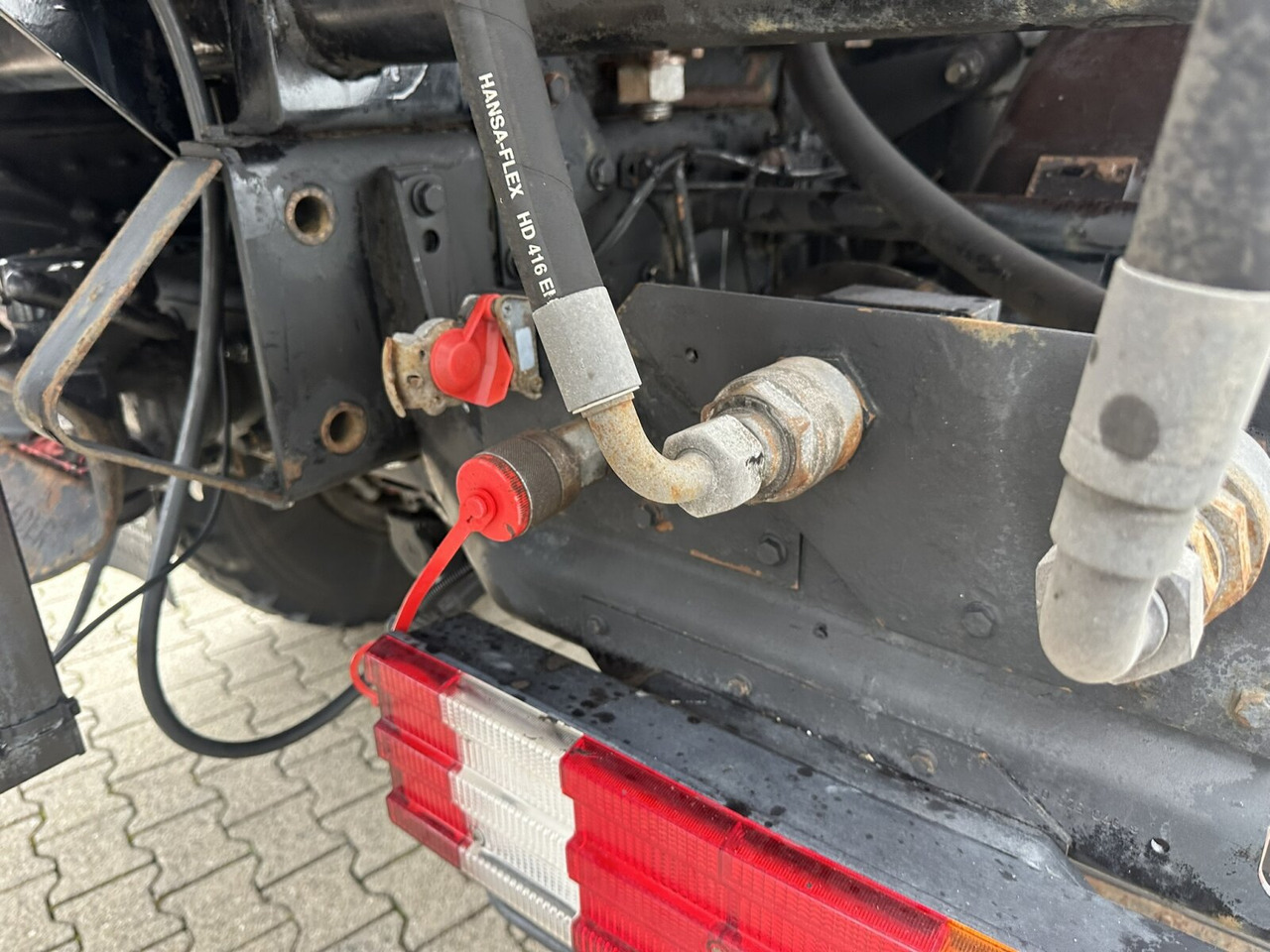 Лекотоварен автомобил Unimog U500 4x4 U500 4x4 405/40 mit Heckkran Hiab 077-1 HiDuo, absattelbar, Funk: снимка 6 Лекотоварен автомобил Unimog U500 4x4 U500 4x4 405/40 mit Heckkran Hiab 077-1 HiDuo, absattelbar, Funk: снимка 6