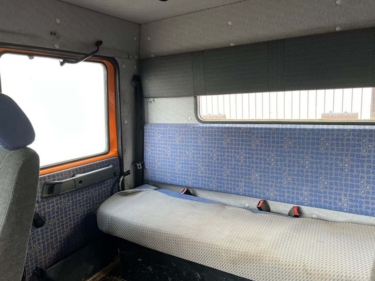 MAN 14.225 LAK 4x4 BB Doka 14.225 LAK 4x4 BB Doka, Winterdienstausstattung - Самосвал камион: снимка 5 MAN 14.225 LAK 4x4 BB Doka 14.225 LAK 4x4 BB Doka, Winterdienstausstattung - Самосвал камион: снимка 5