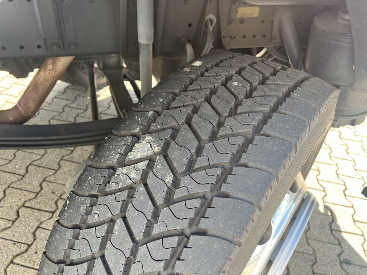 MAN 25/18.284 6x2-4 LL 25/18.284 6x2-4 LL,Kran HMF 1113 K3, Funk, Retarder - Мултилифт с кука камион, Камион с кран: снимка 2 MAN 25/18.284 6x2-4 LL 25/18.284 6x2-4 LL,Kran HMF 1113 K3, Funk, Retarder - Мултилифт с кука камион, Камион с кран: снимка 2