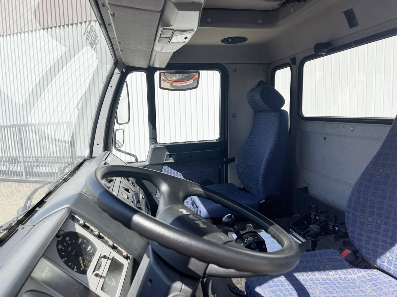 MAN 25/18.284 6x2-4 LL 25/18.284 6x2-4 LL,Kran HMF 1113 K3, Funk, Retarder - Мултилифт с кука камион, Камион с кран: снимка 5 MAN 25/18.284 6x2-4 LL 25/18.284 6x2-4 LL,Kran HMF 1113 K3, Funk, Retarder - Мултилифт с кука камион, Камион с кран: снимка 5