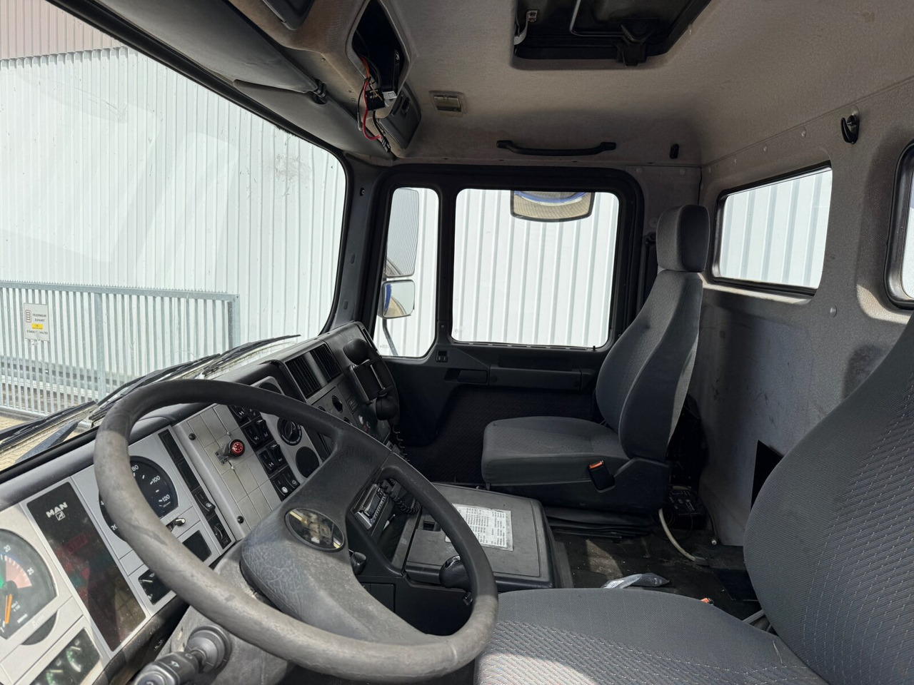 MAN 27.403 6x6 BB 27.403 6x6 BB, EX-THW - Самосвал камион: снимка 3 MAN 27.403 6x6 BB 27.403 6x6 BB, EX-THW - Самосвал камион: снимка 3