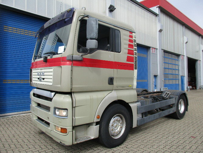 MAN TGA 18.360 4x2 - Шаси кабина: снимка 1 MAN TGA 18.360 4x2 - Шаси кабина: снимка 1