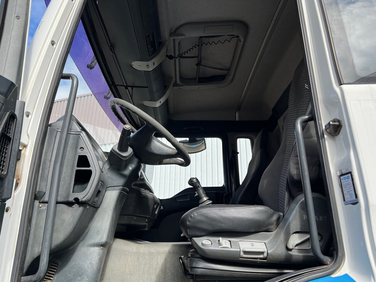 Interior photo 1: Камион с кран MAN TGA 26.310 6X6 BB TGA 26.310 6X6 BB, Kran PALFINGER PK 23002 C, Funk