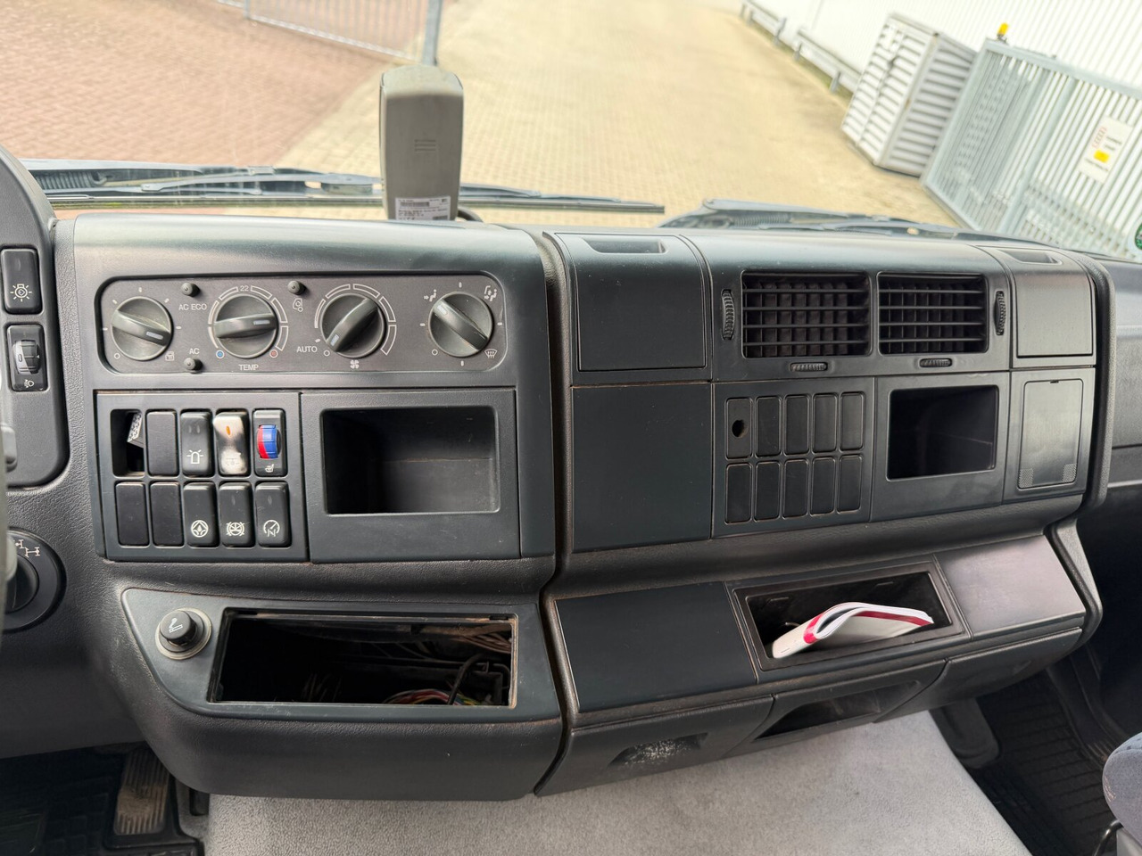 MAN TGA 26.400 6X4 BB TGA 26.400 6X4 BB, Intarder - Самосвал камион: снимка 4 MAN TGA 26.400 6X4 BB TGA 26.400 6X4 BB, Intarder - Самосвал камион: снимка 4