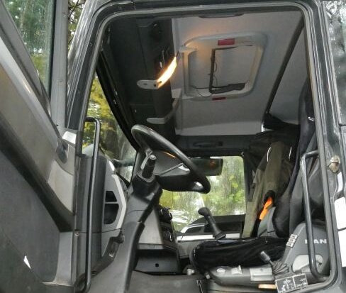 MAN TGA 26.400 6x6 BB TGA 26.400 6x6 BB, Winterdienstausstattung - Самосвал камион: снимка 4 MAN TGA 26.400 6x6 BB TGA 26.400 6x6 BB, Winterdienstausstattung - Самосвал камион: снимка 4