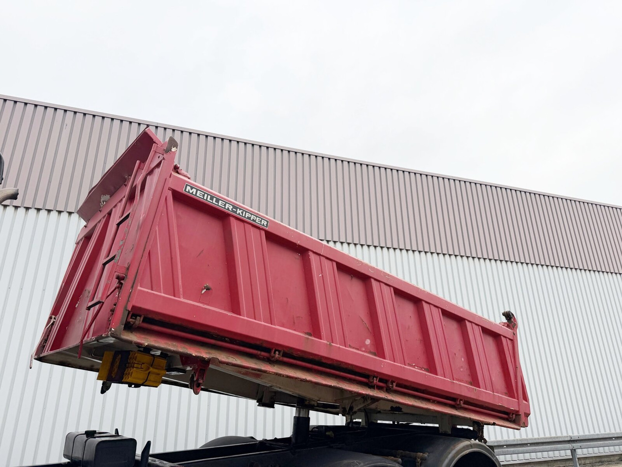 MAN TGA 26.400 6x6 BB TGA 26.400 6x6 BB, Winterdienstausstattung - Самосвал камион: снимка 2 MAN TGA 26.400 6x6 BB TGA 26.400 6x6 BB, Winterdienstausstattung - Самосвал камион: снимка 2