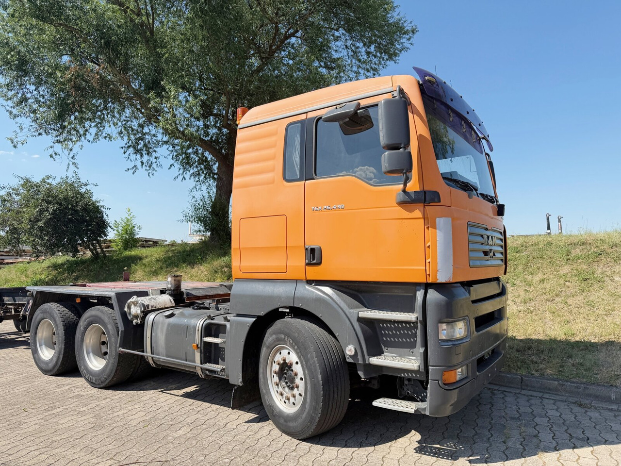 MAN TGA 26.430 6X4 BL TGA 26.430 6X4 BL - Шаси кабина: снимка 1 MAN TGA 26.430 6X4 BL TGA 26.430 6X4 BL - Шаси кабина: снимка 1