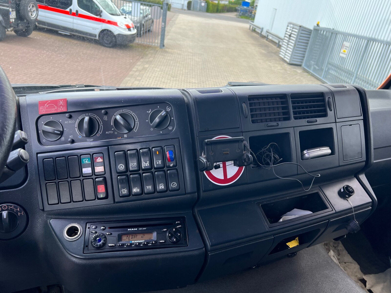 MAN TGA 28.350 6X4-4 BL TGA 28.350 6X4-4 BL, Lift-/Lenkachse, Meiller - Мултилифт с кука камион: снимка 5 MAN TGA 28.350 6X4-4 BL TGA 28.350 6X4-4 BL, Lift-/Lenkachse, Meiller - Мултилифт с кука камион: снимка 5