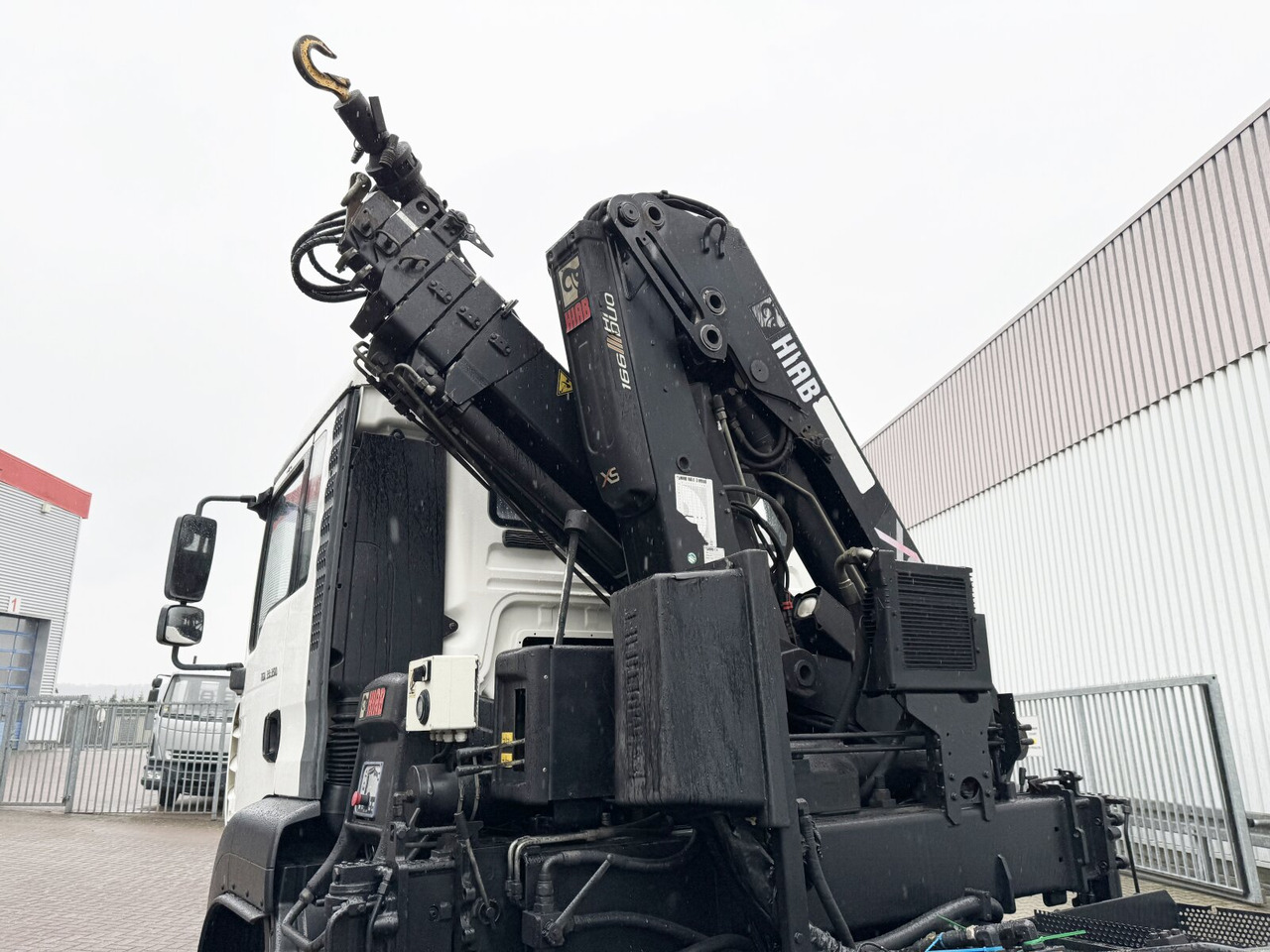 MAN TGA 33.350 6X4 BB TGA 33.350 6X4 BB mit Kran Hiab 166 E-3 HiDuo, Funk - Мултилифт с кука камион, Камион с кран: снимка 2 MAN TGA 33.350 6X4 BB TGA 33.350 6X4 BB mit Kran Hiab 166 E-3 HiDuo, Funk - Мултилифт с кука камион, Камион с кран: снимка 2