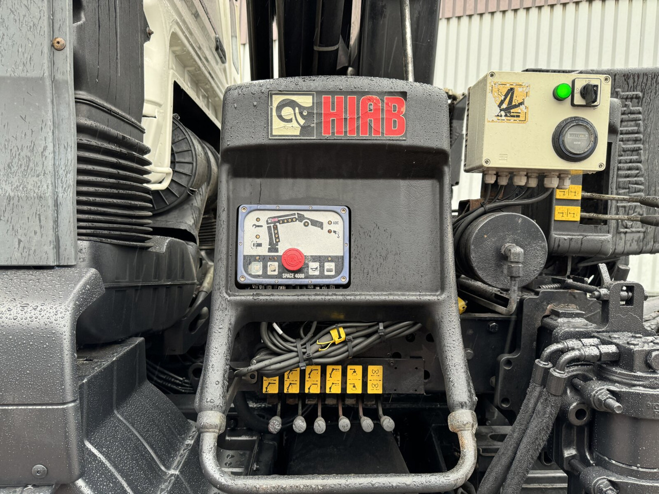 MAN TGA 33.350 6X4 BB TGA 33.350 6X4 BB mit Kran Hiab 166 E-3 HiDuo, Funk - Мултилифт с кука камион, Камион с кран: снимка 4 MAN TGA 33.350 6X4 BB TGA 33.350 6X4 BB mit Kran Hiab 166 E-3 HiDuo, Funk - Мултилифт с кука камион, Камион с кран: снимка 4