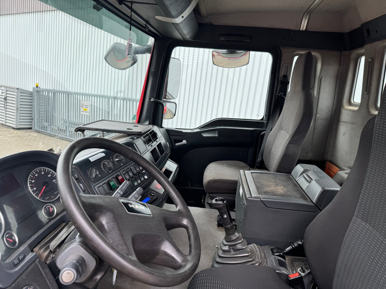 MAN TGA 35.400 8X4-4 BL TGA 35.400 8X4-4 BL, Lenk-/Liftachse - Мултилифт с кука камион: снимка 4 MAN TGA 35.400 8X4-4 BL TGA 35.400 8X4-4 BL, Lenk-/Liftachse - Мултилифт с кука камион: снимка 4