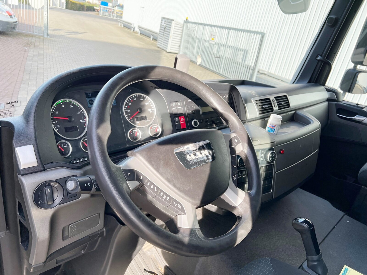 MAN TGL 12.220 4X2 BL TGL 12.220 4X2 BL mit Dhollandia LBW - Камион фургон: снимка 3 MAN TGL 12.220 4X2 BL TGL 12.220 4X2 BL mit Dhollandia LBW - Камион фургон: снимка 3