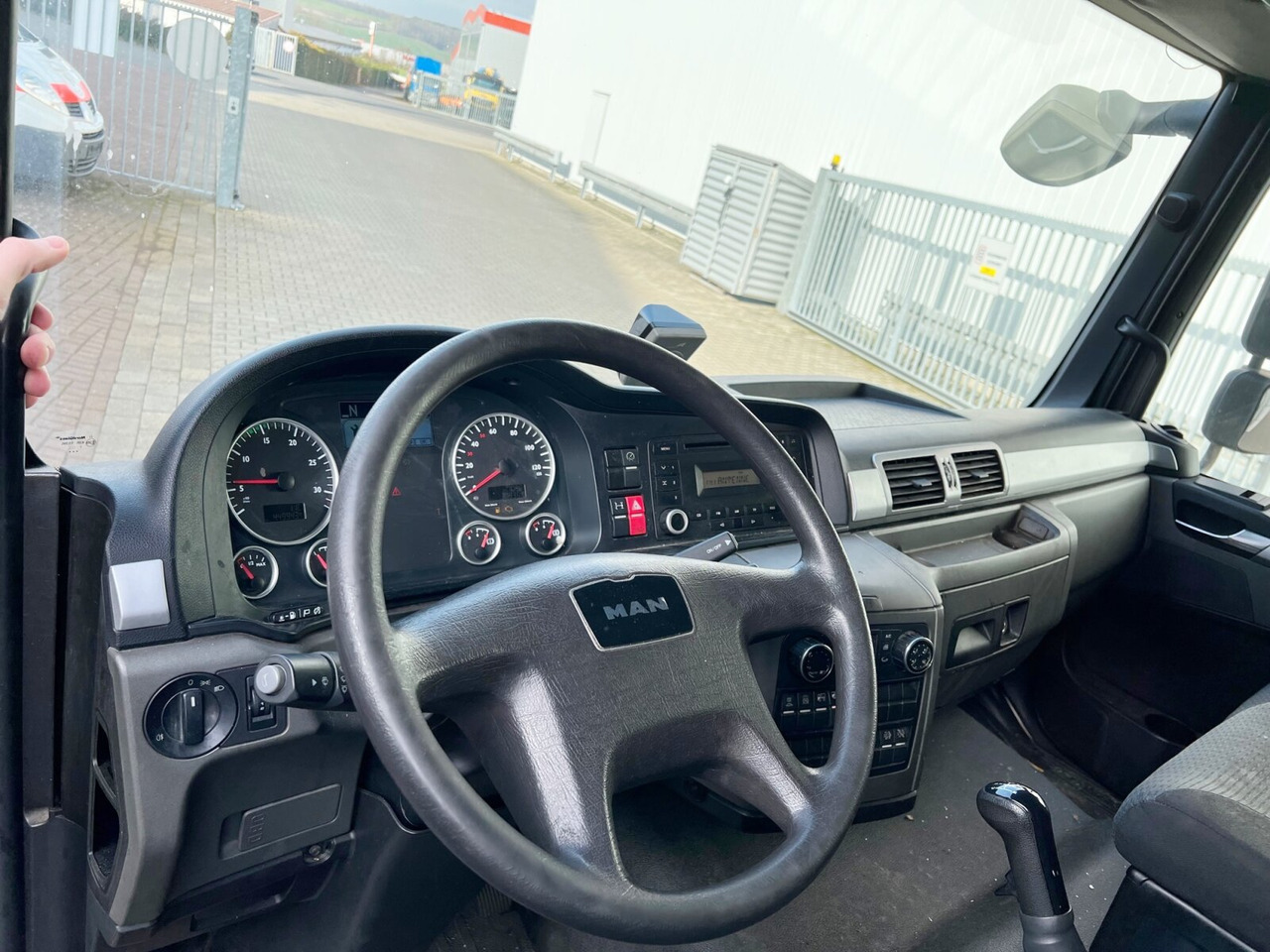 MAN TGL 12.250/340 4X2 BL TGL 12.250/340 4X2 BL mit Dhollandia LBW, 42 cbm - Камион фургон: снимка 4 MAN TGL 12.250/340 4X2 BL TGL 12.250/340 4X2 BL mit Dhollandia LBW, 42 cbm - Камион фургон: снимка 4