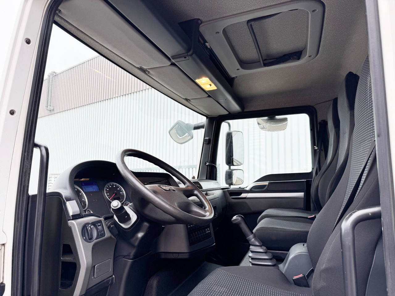 MAN TGL 8.150 4x2 BL TGL 8.150 4x2 BL, Möbelkoffer mit Rolltor - Камион фургон: снимка 4 MAN TGL 8.150 4x2 BL TGL 8.150 4x2 BL, Möbelkoffer mit Rolltor - Камион фургон: снимка 4