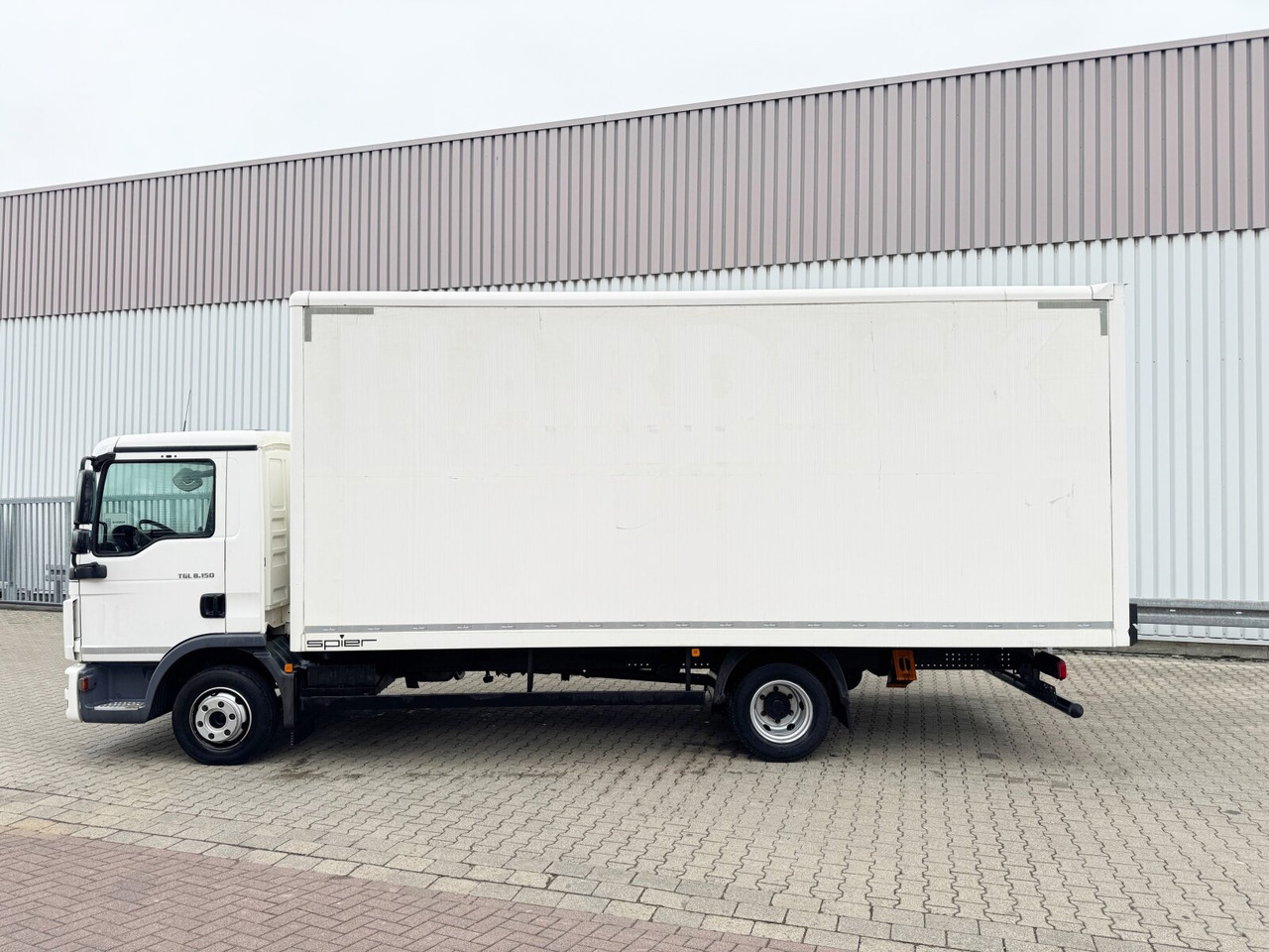 MAN TGL 8.150 4x2 BL TGL 8.150 4x2 BL, Möbelkoffer mit Rolltor - Камион фургон: снимка 2 MAN TGL 8.150 4x2 BL TGL 8.150 4x2 BL, Möbelkoffer mit Rolltor - Камион фургон: снимка 2