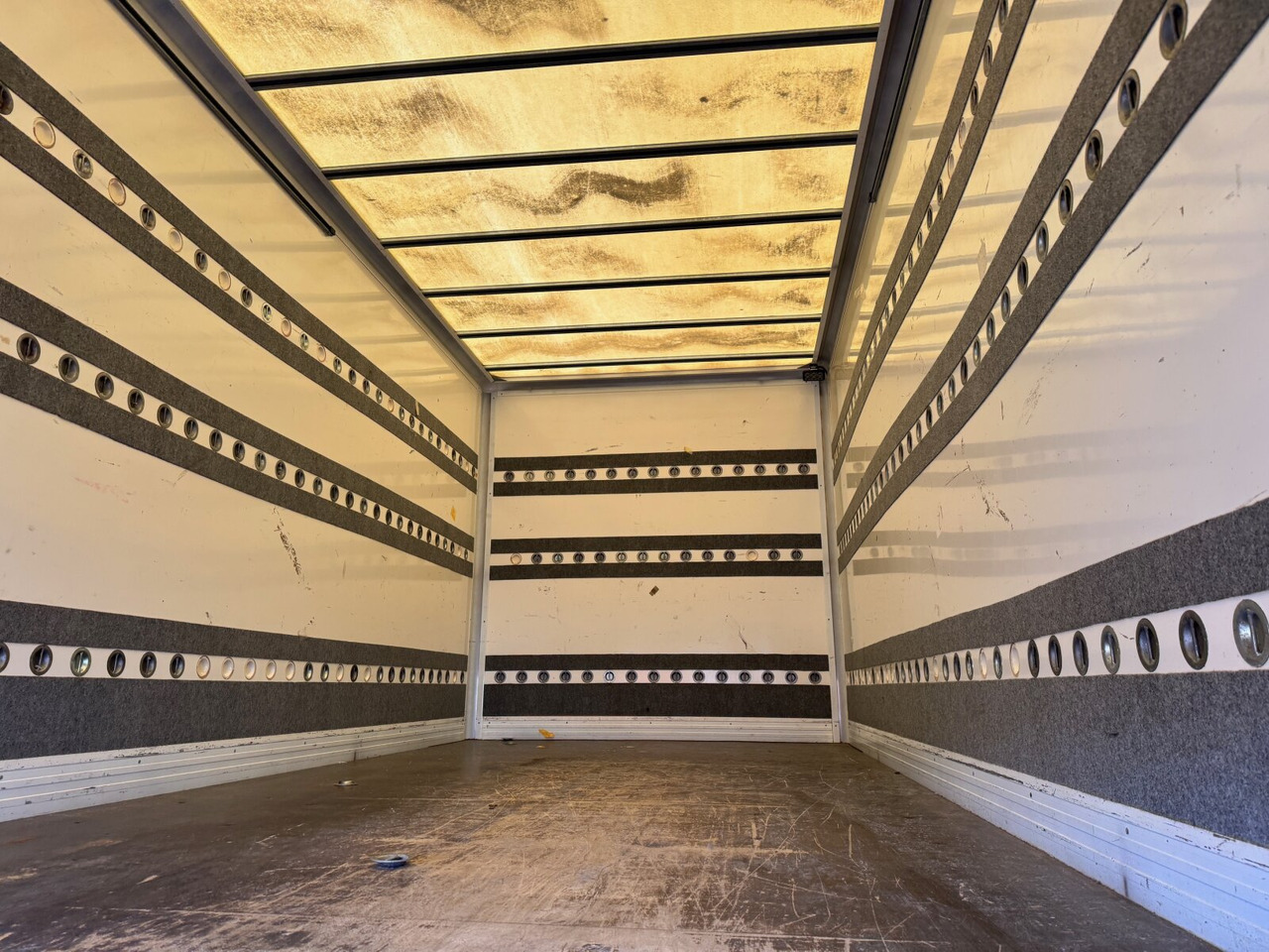 Камион фургон MAN TGL 8.150 4x2 BL TGL 8.150 4x2 BL, Möbelkoffer mit Rolltor: снимка 11 Камион фургон MAN TGL 8.150 4x2 BL TGL 8.150 4x2 BL, Möbelkoffer mit Rolltor: снимка 11