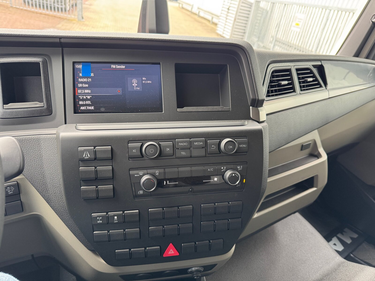 MAN TGL 8.160 4x2 BL CH TGL 8.160 4x2 BL CH - Шаси кабина: снимка 5 MAN TGL 8.160 4x2 BL CH TGL 8.160 4x2 BL CH - Шаси кабина: снимка 5