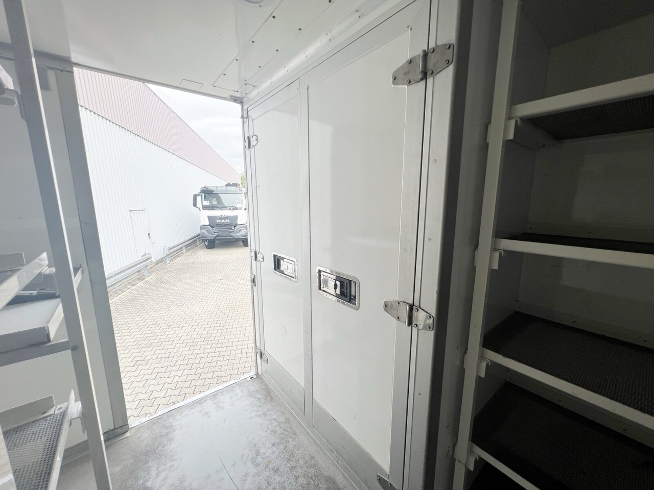 MAN TGL 8.180 4x2 BL TGL 8.180 4x2 BL, Kühlkoffer, Carrier Supra 850Mi - Рефрижератор камион: снимка 4 MAN TGL 8.180 4x2 BL TGL 8.180 4x2 BL, Kühlkoffer, Carrier Supra 850Mi - Рефрижератор камион: снимка 4