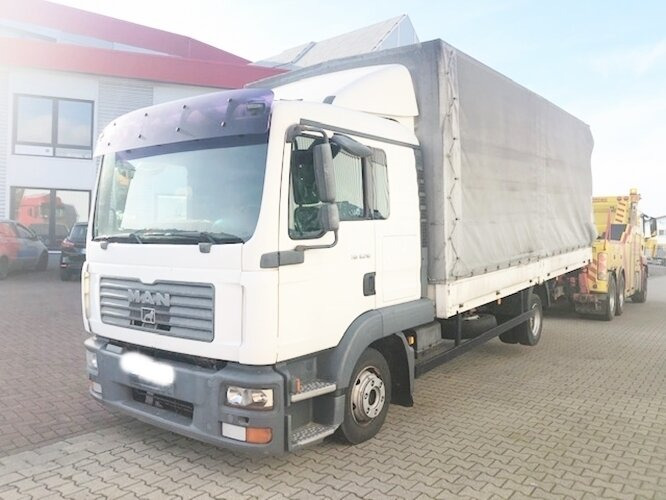 MAN TGL 8.210 BL 4x2 TGL 8.210 BL 4x2 mit LBW, Motorschaden! - Камион с брезент: снимка 2 MAN TGL 8.210 BL 4x2 TGL 8.210 BL 4x2 mit LBW, Motorschaden! - Камион с брезент: снимка 2