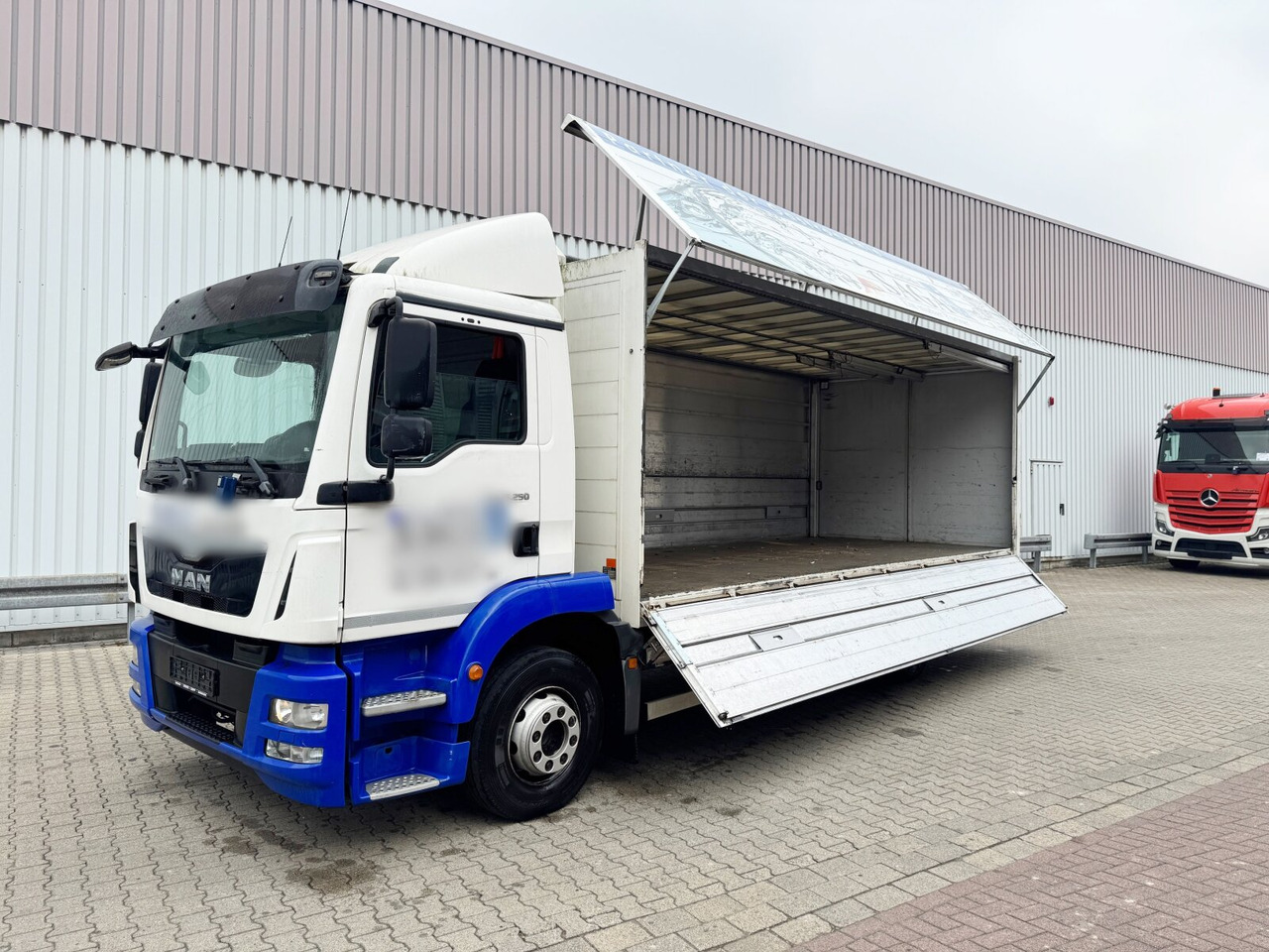 MAN TGM 15.250 4x2 LL TGM 15.250 4x2 LL, Getränkekoffer, Navi - Камион фургон: снимка 1 MAN TGM 15.250 4x2 LL TGM 15.250 4x2 LL, Getränkekoffer, Navi - Камион фургон: снимка 1