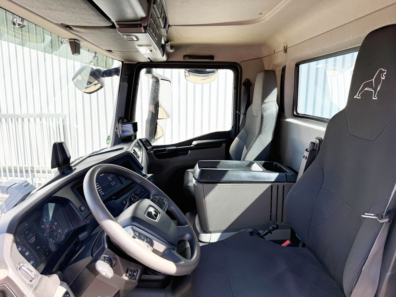 MAN TGM 18.320 4x2 BL TGM 18.320 4x2 BL, Hiab Tele-Absetzanlage, Funk - Мултилифт за контейнери камион: снимка 2 MAN TGM 18.320 4x2 BL TGM 18.320 4x2 BL, Hiab Tele-Absetzanlage, Funk - Мултилифт за контейнери камион: снимка 2