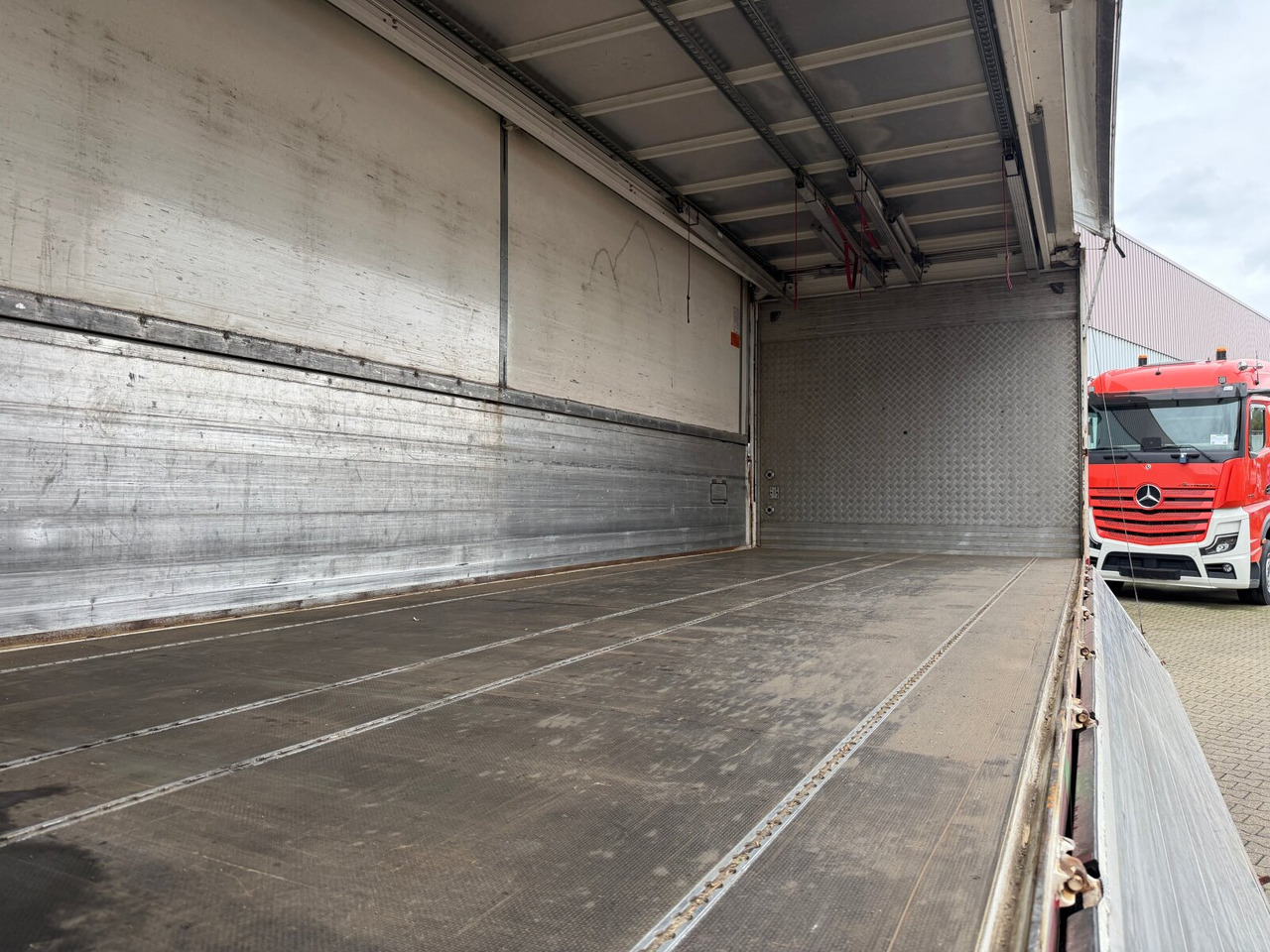 MAN TGM 22.290 6x2-4 LL TGM 22.290 6x2-4 LL, EEV, Lenkachse, 2x AHK, Getränkekoffer, LBW MBB - Камион фургон: снимка 2 MAN TGM 22.290 6x2-4 LL TGM 22.290 6x2-4 LL, EEV, Lenkachse, 2x AHK, Getränkekoffer, LBW MBB - Камион фургон: снимка 2