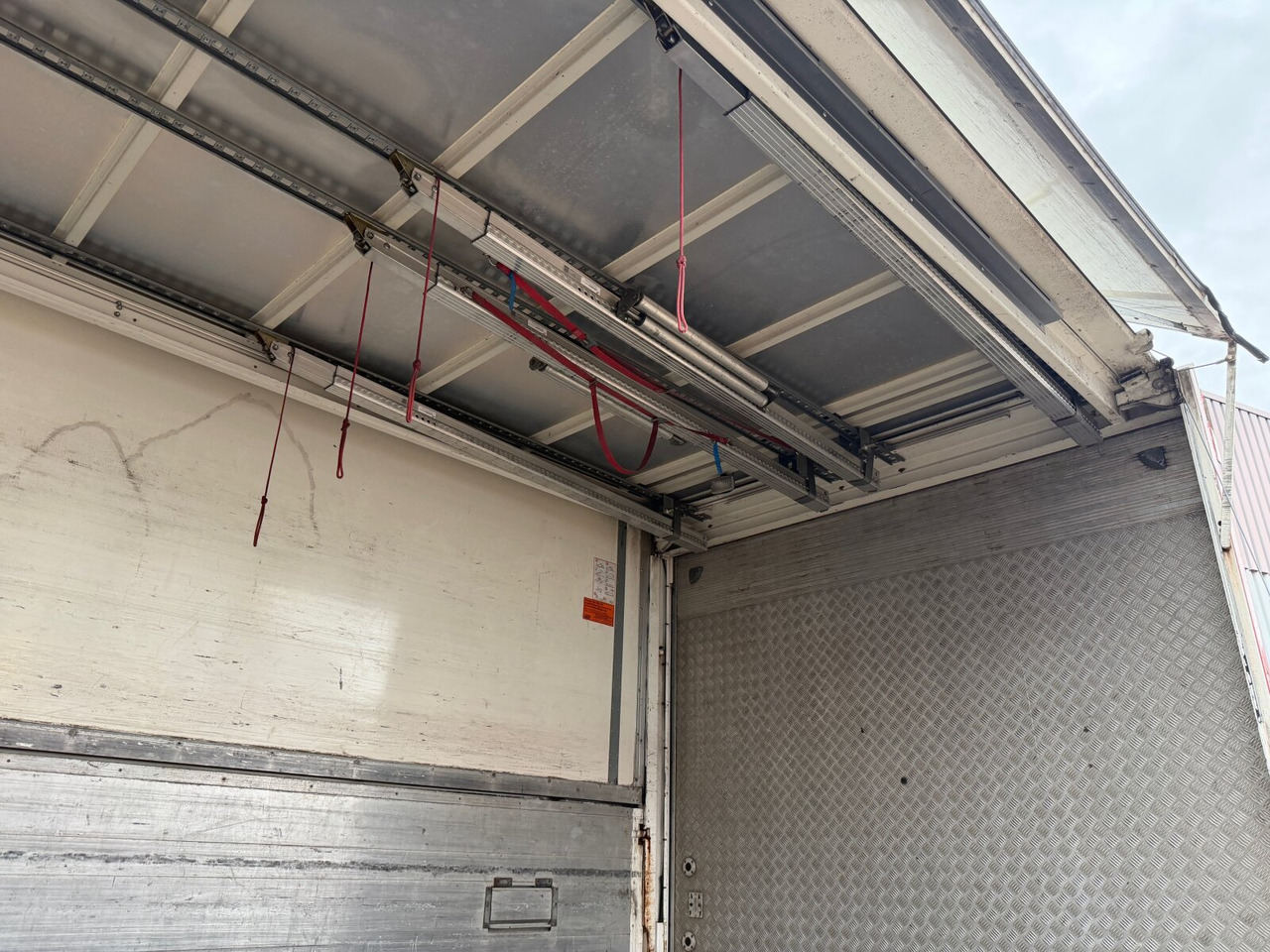 MAN TGM 22.290 6x2-4 LL TGM 22.290 6x2-4 LL, EEV, Lenkachse, 2x AHK, Getränkekoffer, LBW MBB - Камион фургон: снимка 3 MAN TGM 22.290 6x2-4 LL TGM 22.290 6x2-4 LL, EEV, Lenkachse, 2x AHK, Getränkekoffer, LBW MBB - Камион фургон: снимка 3