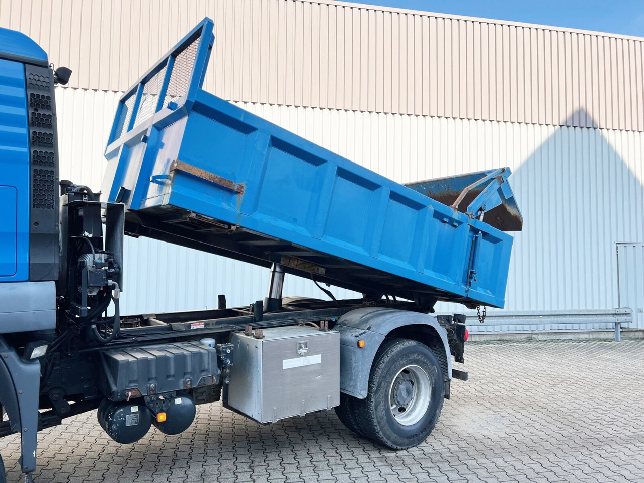 MAN TGS 18.360 4X4 BL TGS 18.360 4X4 BL, Hinterkipper, hydr. Heckklappe, Winterdienstausstattung - Самосвал камион: снимка 4 MAN TGS 18.360 4X4 BL TGS 18.360 4X4 BL, Hinterkipper, hydr. Heckklappe, Winterdienstausstattung - Самосвал камион: снимка 4