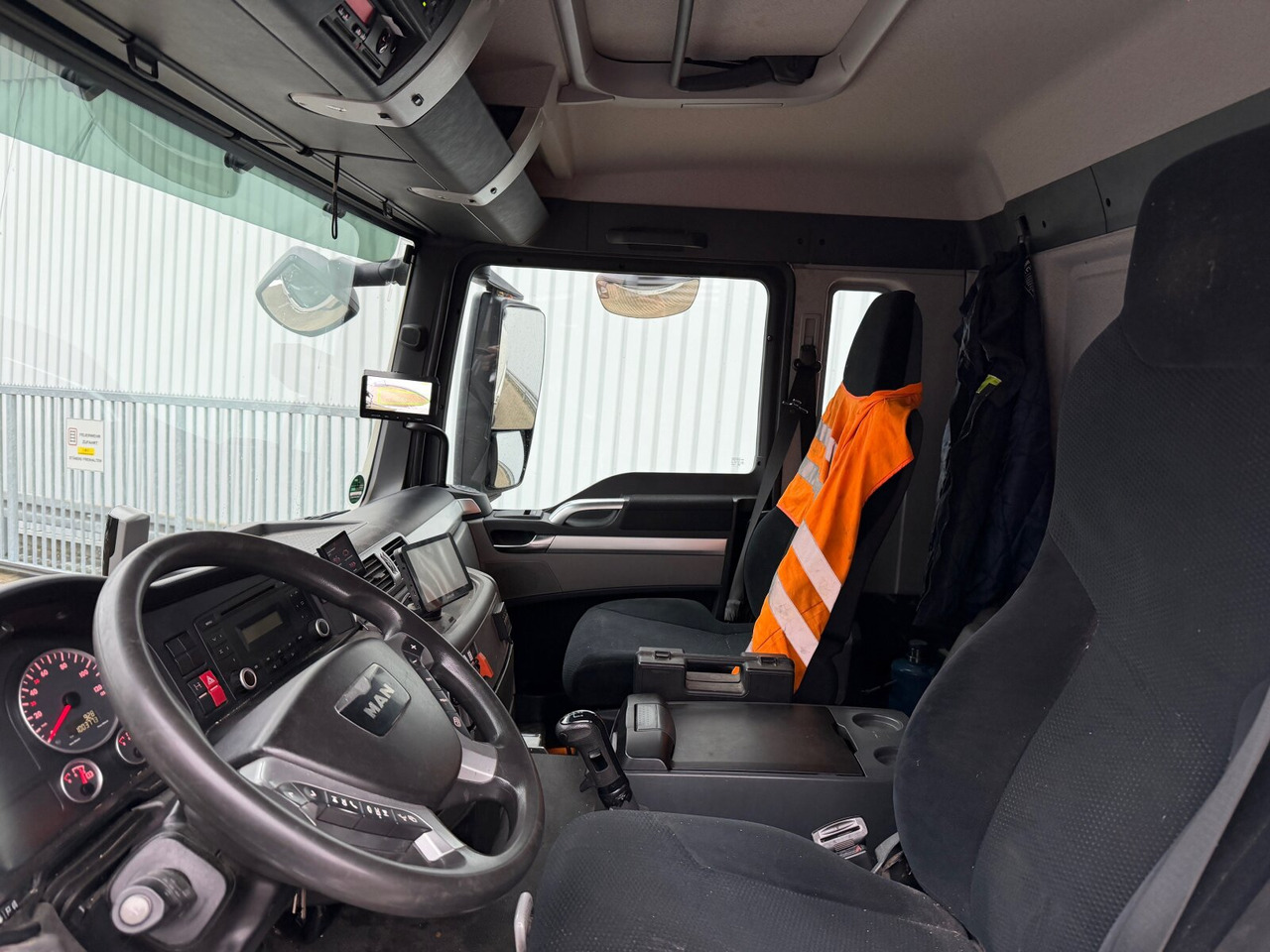 MAN TGS 26.440 6x2-4 BL TGS 26.440 6x2-4 BL, Lenk-/Liftachse, ADR, Esterer Tank ca. 20.340l, 3 Kammern - Камион цистерна: снимка 4 MAN TGS 26.440 6x2-4 BL TGS 26.440 6x2-4 BL, Lenk-/Liftachse, ADR, Esterer Tank ca. 20.340l, 3 Kammern - Камион цистерна: снимка 4