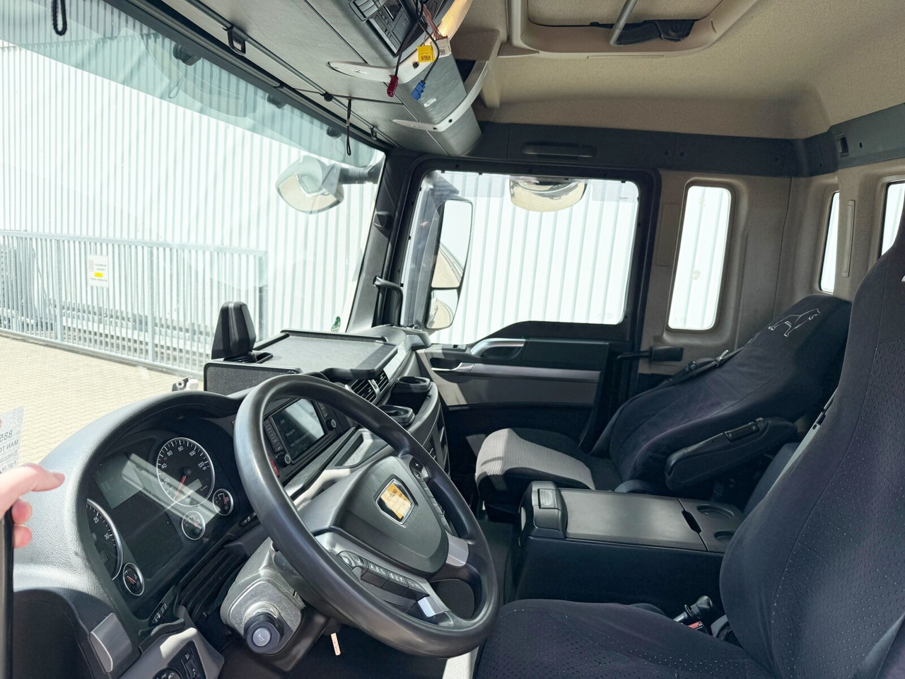 MAN TGS 26.460 6x2-4 BL TGS 26.460 6x2-4 BL, Lenk-/Liftachse, Motorabtrieb - Мултилифт с кука камион: снимка 3 MAN TGS 26.460 6x2-4 BL TGS 26.460 6x2-4 BL, Lenk-/Liftachse, Motorabtrieb - Мултилифт с кука камион: снимка 3
