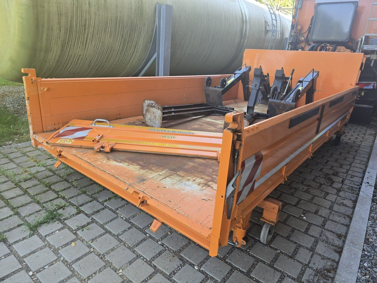 MAN TGS 28.400 6x4-4 BL TGS 28.400 6x4-4 BL, EEV, Lenk-/Liftachse, Wechselsystem Kipper/Salzsteuer - Самосвал камион: снимка 2 MAN TGS 28.400 6x4-4 BL TGS 28.400 6x4-4 BL, EEV, Lenk-/Liftachse, Wechselsystem Kipper/Salzsteuer - Самосвал камион: снимка 2