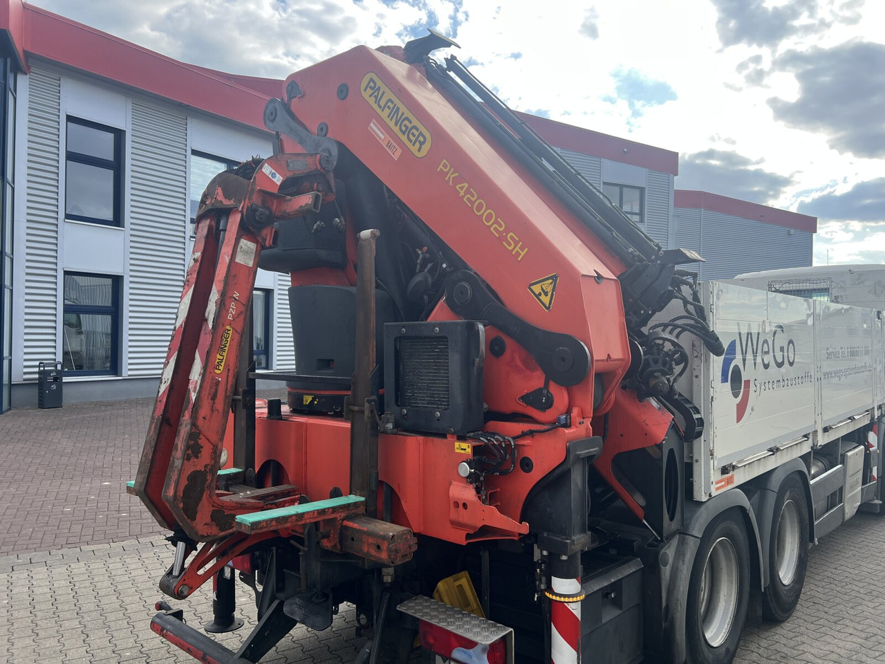 MAN TGS 35.440 8x4 BL TGS 35.440 8x4 BL, Navi, Heckkran Palfinger PK42002 SH-F + Jip PJ 060 B, 24,9m-730kg, Funk - Камион с кран: снимка 4 MAN TGS 35.440 8x4 BL TGS 35.440 8x4 BL, Navi, Heckkran Palfinger PK42002 SH-F + Jip PJ 060 B, 24,9m-730kg, Funk - Камион с кран: снимка 4