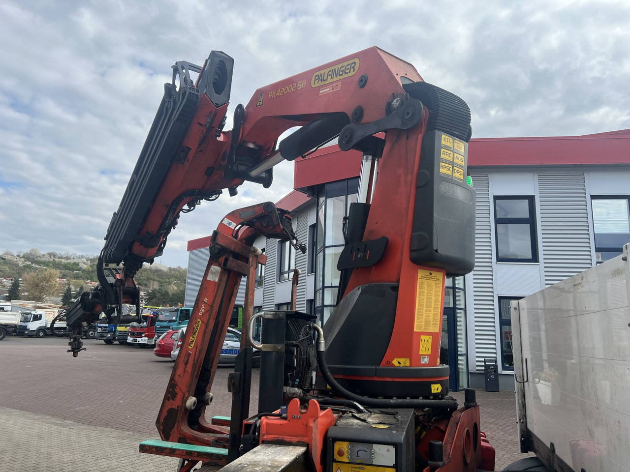 MAN TGS 35.440 8x4 BL TGS 35.440 8x4 BL, Navi, Heckkran Palfinger PK42002 SH-F + Jip PJ 060 B, 24,9m-730kg, Funk - Камион с кран, Бордови камион: снимка 2 MAN TGS 35.440 8x4 BL TGS 35.440 8x4 BL, Navi, Heckkran Palfinger PK42002 SH-F + Jip PJ 060 B, 24,9m-730kg, Funk - Камион с кран, Бордови камион: снимка 2