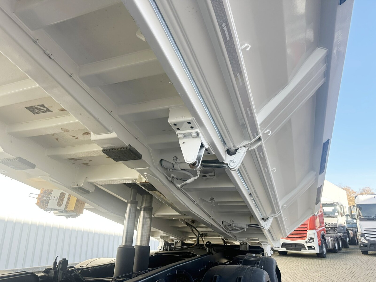 MAN TGS 35.460 8X4 BB TGS 35.460 8X4 BB, Meiller Bordmatik 13m³ - Самосвал камион: снимка 2 MAN TGS 35.460 8X4 BB TGS 35.460 8X4 BB, Meiller Bordmatik 13m³ - Самосвал камион: снимка 2