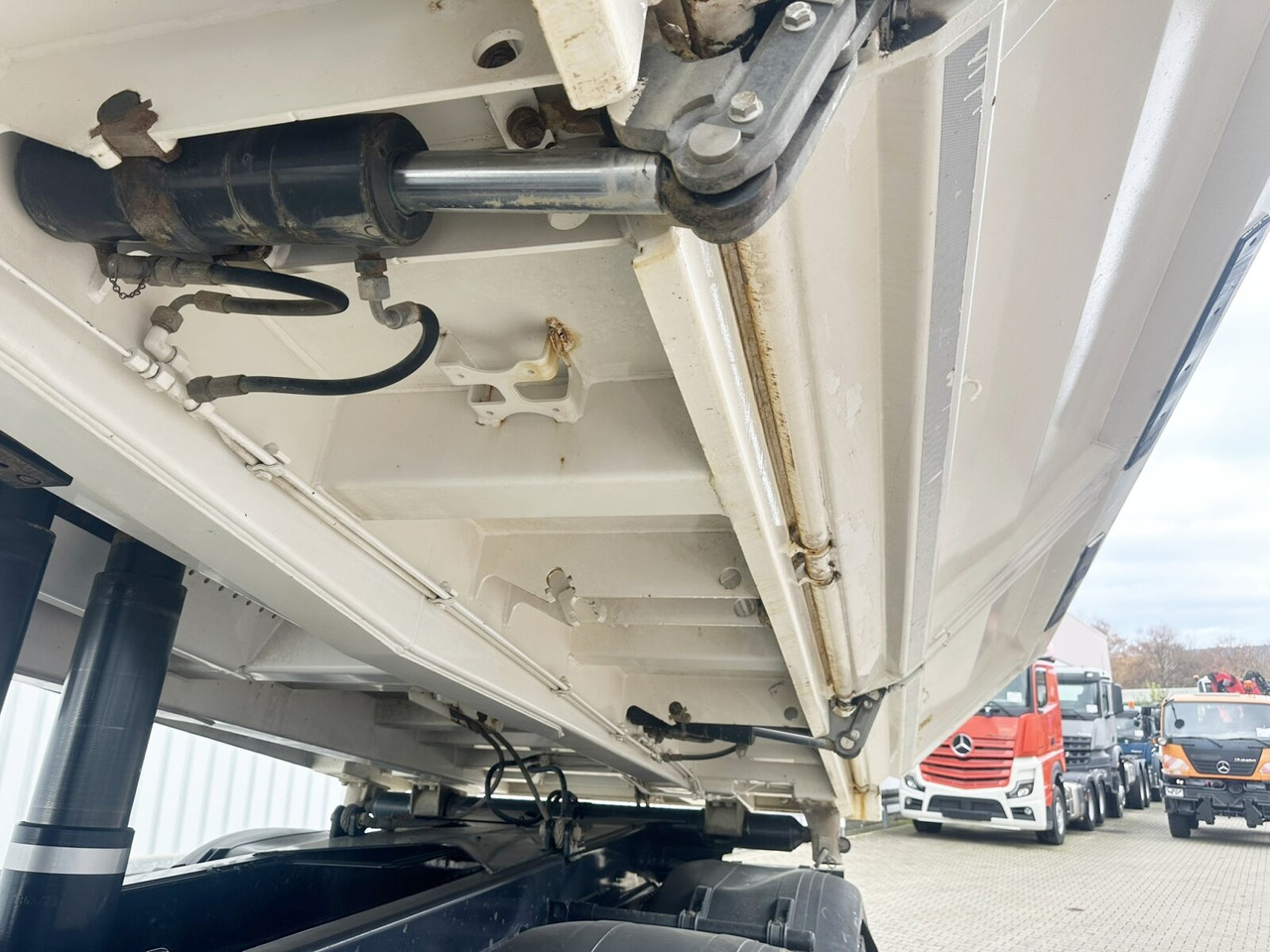 MAN TGS 35.460 8X4 BB TGS 35.460 8X4 BB, Meiller Bordmatik, Rollplane, 13m³ - Самосвал камион: снимка 2 MAN TGS 35.460 8X4 BB TGS 35.460 8X4 BB, Meiller Bordmatik, Rollplane, 13m³ - Самосвал камион: снимка 2