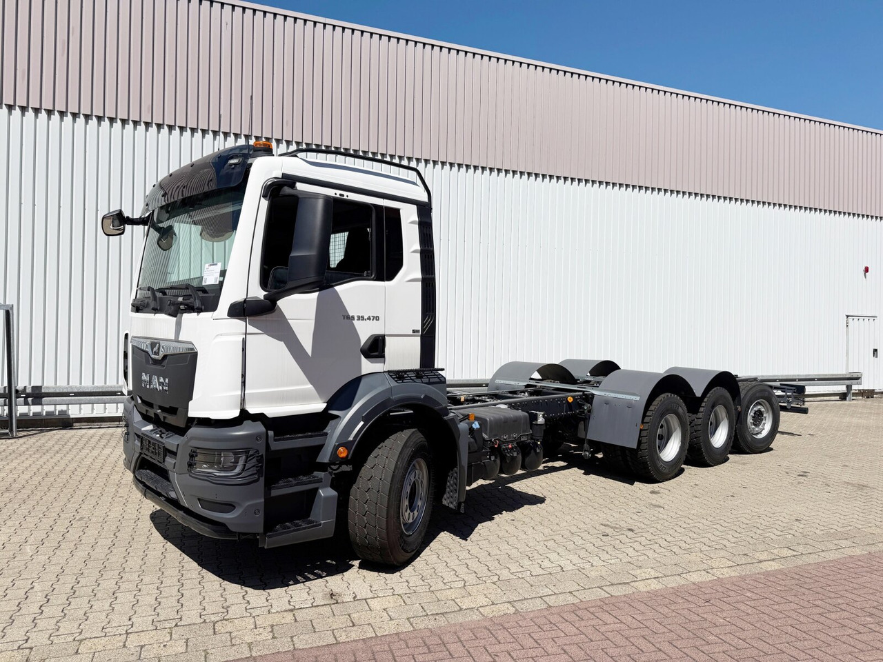 MAN TGS 35.470 8x4-4 BL TGS 35.470 8x4-4 BL, Lenk-/Liftachse, Navi, Motorabtrieb - Шаси кабина: снимка 1 MAN TGS 35.470 8x4-4 BL TGS 35.470 8x4-4 BL, Lenk-/Liftachse, Navi, Motorabtrieb - Шаси кабина: снимка 1