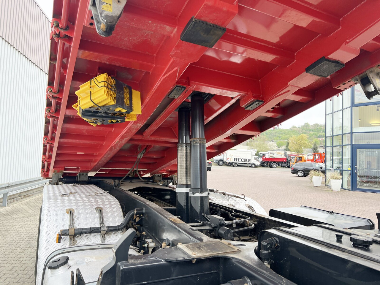 MAN TGS 35.480 8X4 BB TGS 35.480 8X4 BB, Intarder, Navi - Самосвал камион: снимка 2 MAN TGS 35.480 8X4 BB TGS 35.480 8X4 BB, Intarder, Navi - Самосвал камион: снимка 2