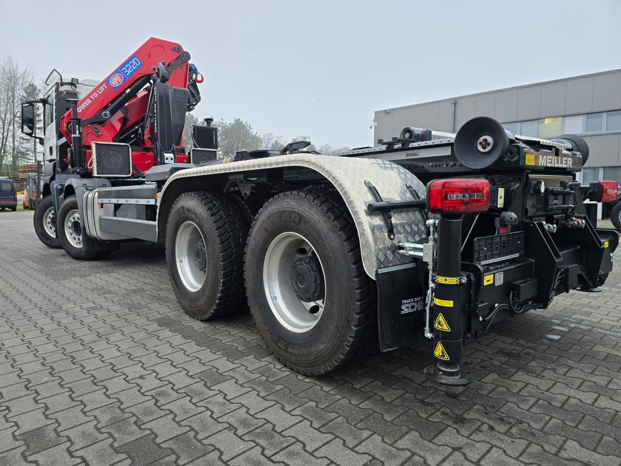 MAN TGS 35.480 8X4 BL TGS 35.480 8X4 BL, Intarder, Kran HMF 3220-K6, 4-fach Abstützung, Funk - Мултилифт с кука камион, Камион с кран: снимка 4 MAN TGS 35.480 8X4 BL TGS 35.480 8X4 BL, Intarder, Kran HMF 3220-K6, 4-fach Abstützung, Funk - Мултилифт с кука камион, Камион с кран: снимка 4