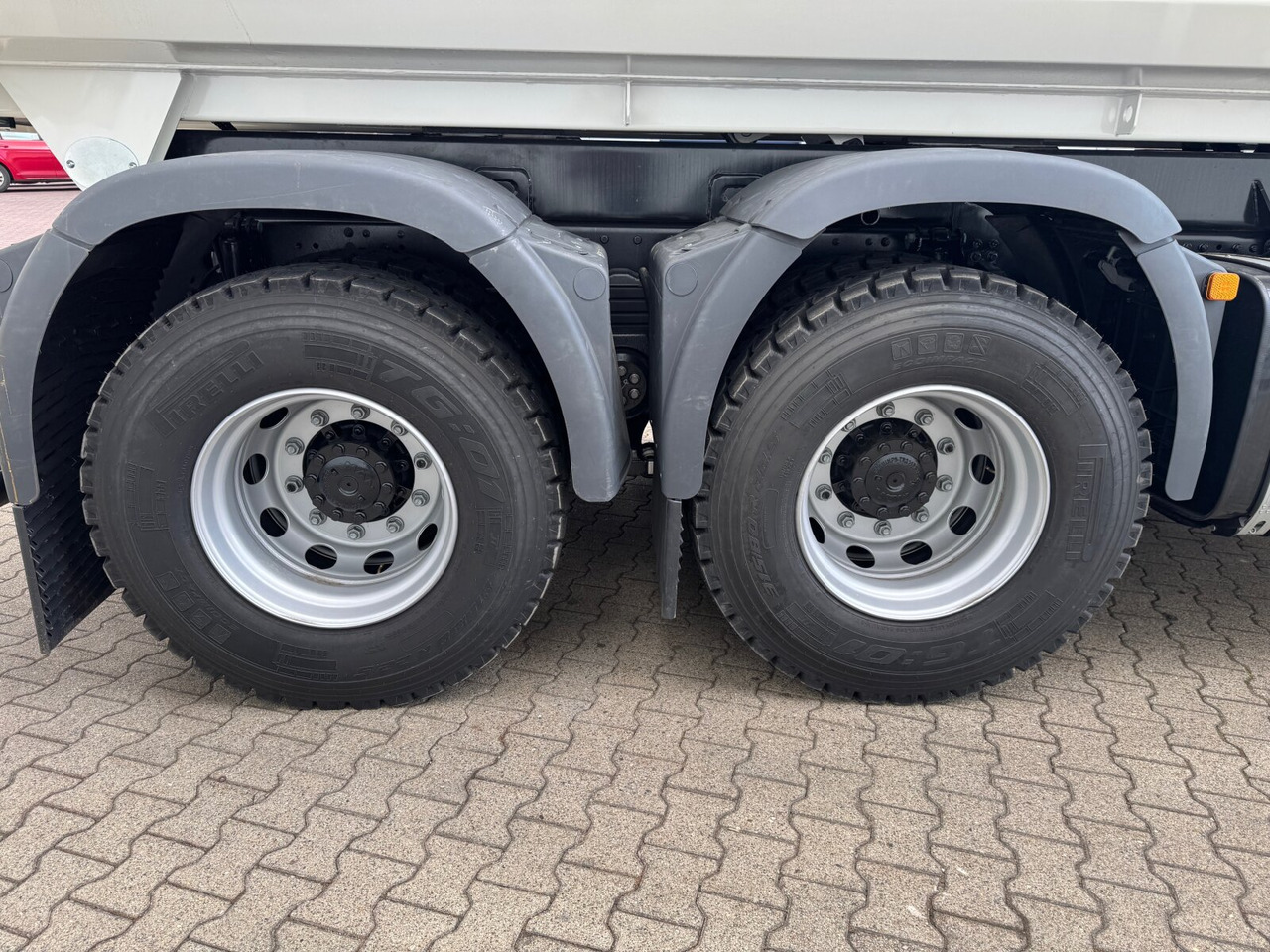 MAN TGS 41.440/480 8x4 BB TGS 41.440/480 8x4 BB, Mulde ca. 16m³ mit hydraulischer Heckklappe, mehrfach VORHANDEN - Шаси кабина: снимка 4 MAN TGS 41.440/480 8x4 BB TGS 41.440/480 8x4 BB, Mulde ca. 16m³ mit hydraulischer Heckklappe, mehrfach VORHANDEN - Шаси кабина: снимка 4