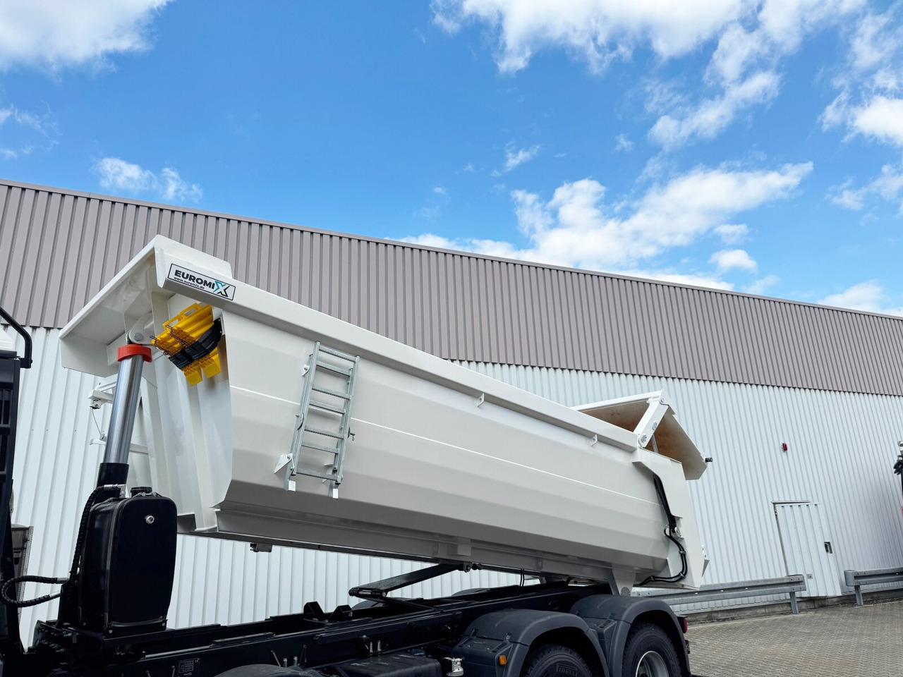 MAN TGS 41.440/480 8x4 BB TGS 41.440/480 8x4 BB, Mulde ca. 16m³ mit hydraulischer Heckklappe, mehrfach VORHANDEN - Шаси кабина: снимка 2 MAN TGS 41.440/480 8x4 BB TGS 41.440/480 8x4 BB, Mulde ca. 16m³ mit hydraulischer Heckklappe, mehrfach VORHANDEN - Шаси кабина: снимка 2