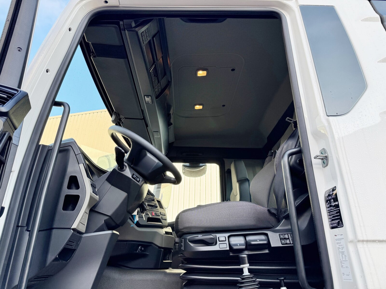 MAN TGS 41.440/480 8x4 BB TGS 41.440/480 8x4 BB, Mulde ca. 16m³ mit hydraulischer Heckklappe, mehrfach VORHANDEN - Шаси кабина: снимка 5 MAN TGS 41.440/480 8x4 BB TGS 41.440/480 8x4 BB, Mulde ca. 16m³ mit hydraulischer Heckklappe, mehrfach VORHANDEN - Шаси кабина: снимка 5