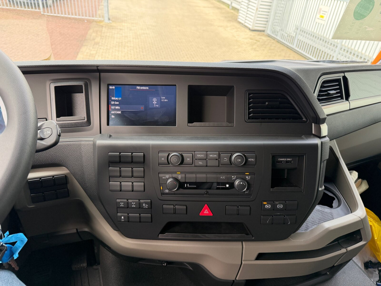 MAN TGS 41.440 8x4 BB CH TGS 41.440 8x4 BB CH, Retarder, MEHRFACH VORHANDEN! - Шаси кабина: снимка 5 MAN TGS 41.440 8x4 BB CH TGS 41.440 8x4 BB CH, Retarder, MEHRFACH VORHANDEN! - Шаси кабина: снимка 5