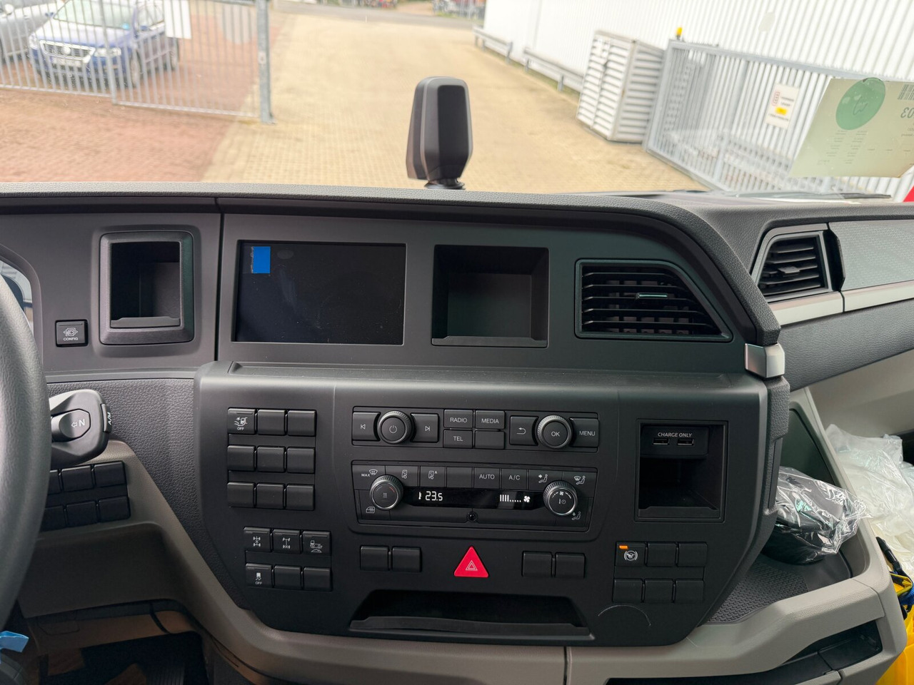 MAN TGS 41.480 8x4 BB CH TGS 41.480 8x4 BB CH, MEHRFACH VORHANDEN! - Шаси кабина: снимка 4 MAN TGS 41.480 8x4 BB CH TGS 41.480 8x4 BB CH, MEHRFACH VORHANDEN! - Шаси кабина: снимка 4