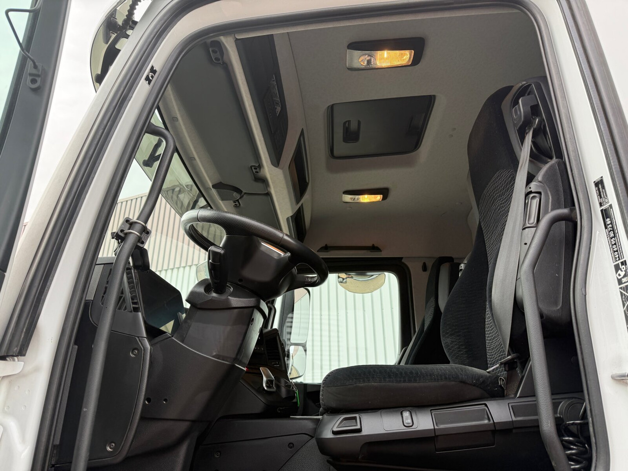 Mercedes-Benz Actros 1832 L 4x2 Actros 1832 L 4x2, Navi, MultimediaCockpit, Funk - Мултилифт за контейнери камион: снимка 3 Mercedes-Benz Actros 1832 L 4x2 Actros 1832 L 4x2, Navi, MultimediaCockpit, Funk - Мултилифт за контейнери камион: снимка 3