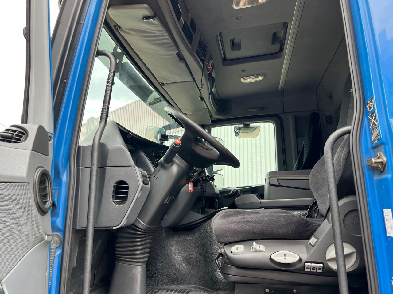 Interior photo 1: Камион цистерна Mercedes-Benz Actros 1841 L 4x2 Actros 1841 L 4x2, Esterer-Tankaufbau, 3 Kammern, 14.000l, ADR