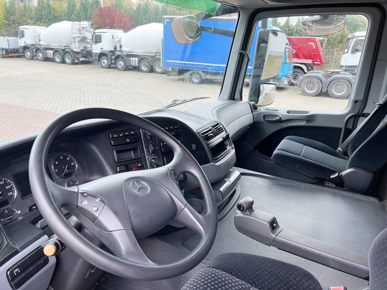 Mercedes-Benz Actros 2532 L 6x2 Actros 2532 L 6x2, Liftachse, LBW Dhollandia - Камион фургон: снимка 2 Mercedes-Benz Actros 2532 L 6x2 Actros 2532 L 6x2, Liftachse, LBW Dhollandia - Камион фургон: снимка 2