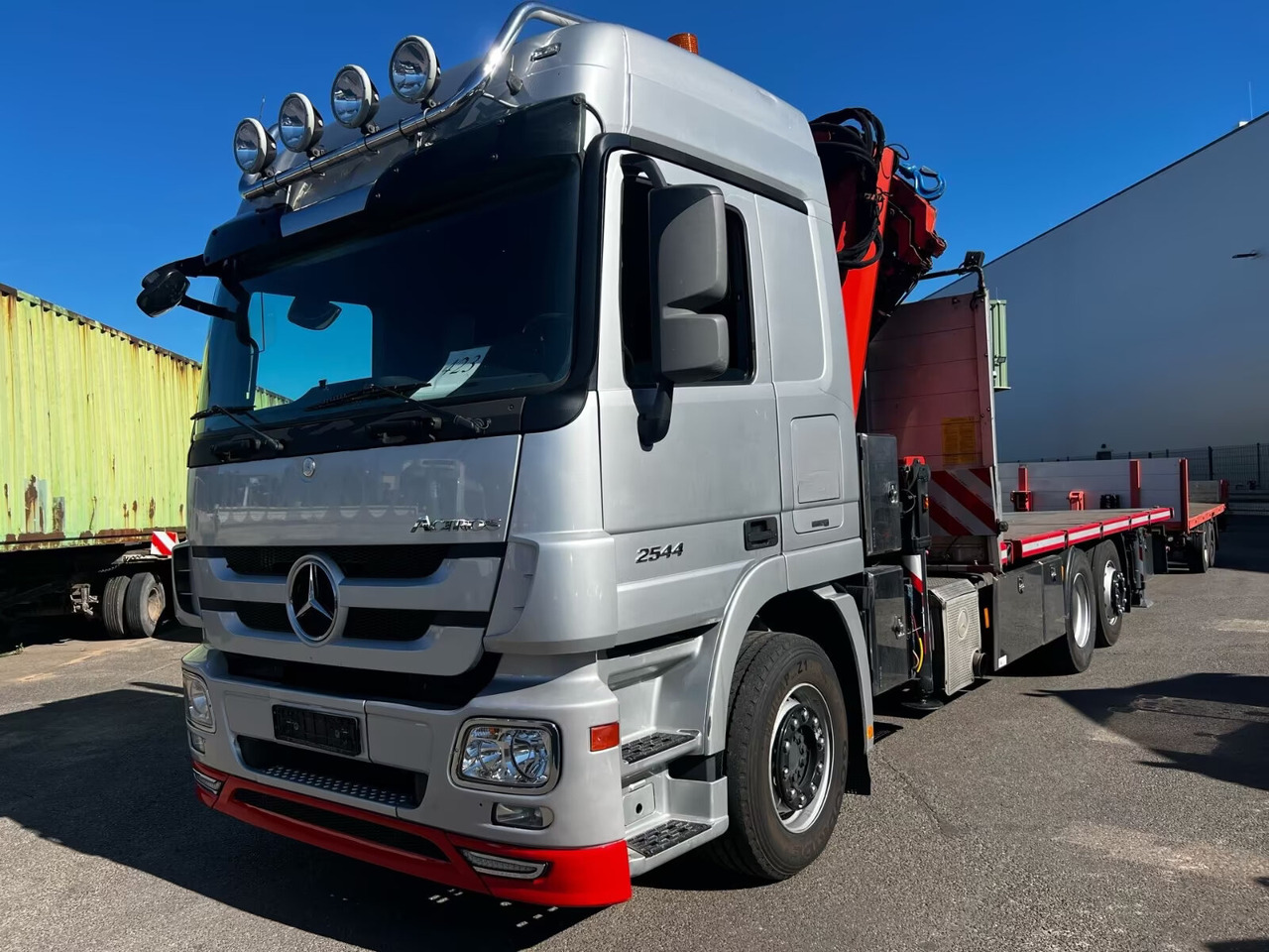 Mercedes-Benz Actros 2544 L 6x2 Actros 2544 L 6x2, Lenkachse, Kran MKG HLK531HP-a5, Funk - Бордови камион, Камион с кран: снимка 1 Mercedes-Benz Actros 2544 L 6x2 Actros 2544 L 6x2, Lenkachse, Kran MKG HLK531HP-a5, Funk - Бордови камион, Камион с кран: снимка 1