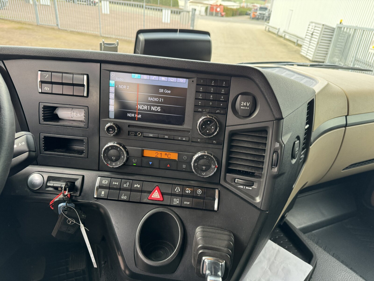 Mercedes-Benz Actros 2545 L 6x2 Actros 2545 L 6x2/46, Retarder, Lenk-/Liftachse, StreamSpace, Navi - Мултилифт с кука камион: снимка 5 Mercedes-Benz Actros 2545 L 6x2 Actros 2545 L 6x2/46, Retarder, Lenk-/Liftachse, StreamSpace, Navi - Мултилифт с кука камион: снимка 5